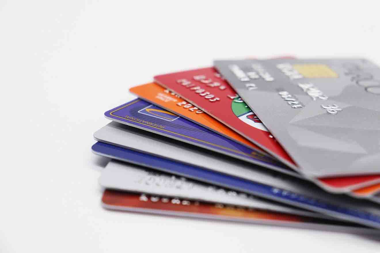 個人事業主のクレジットカード決済と会計処理！確定申告のために青色申告と白色申告での処理の違いを解説