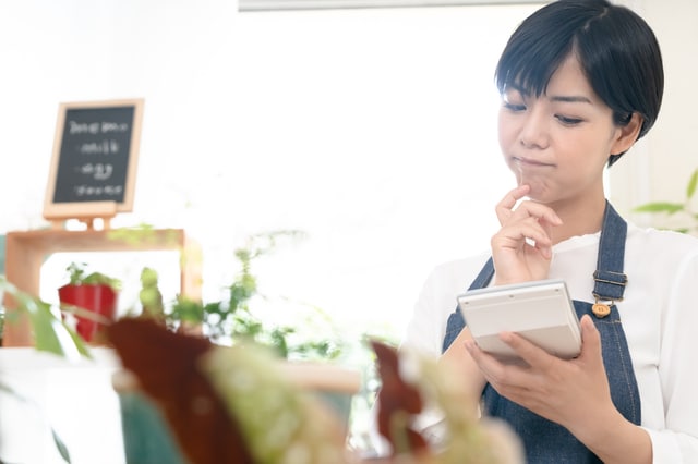 社会保険の扶養から外れるとどうなる？事業主・従業員が必要になる手続きまとめ